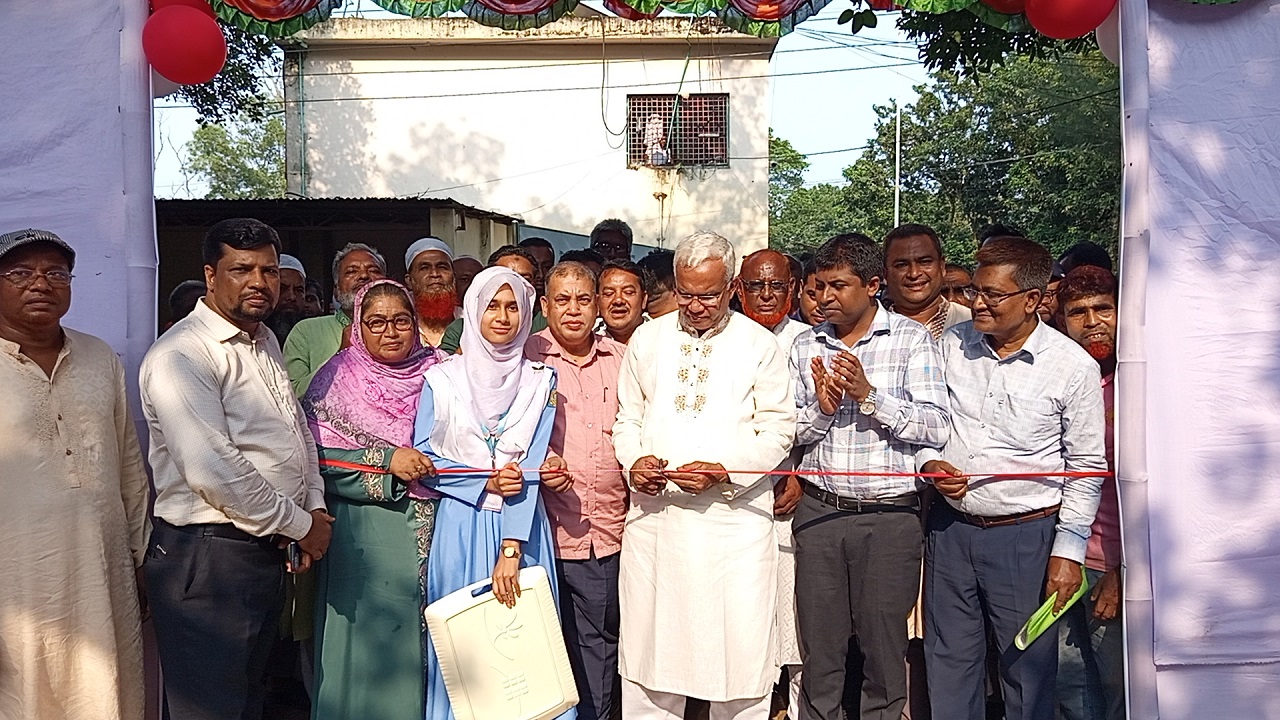 নবাবগঞ্জে স্টার্টআপ, বিজ্ঞান প্রকল্প ও উদ্ভাবনী আইডিয়া প্রদর্শনীর উদ্বোধন