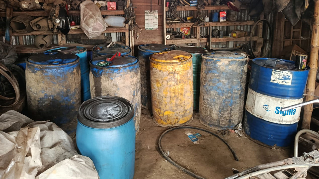 অভিযানে জব্দ করা ডিজেল