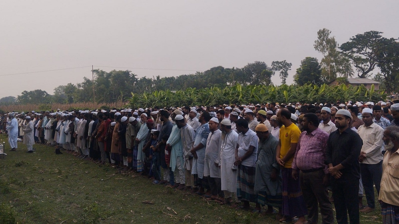 সড়ক দুর্ঘটনায় নিহত জুলাই যোদ্ধা আবু জুবায়ের দাফন দিনাজপুরে সম্পন্ন