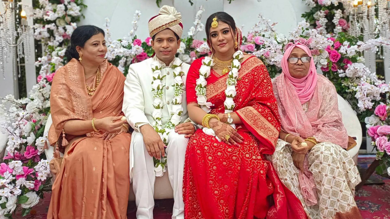 বিয়ের আসরে দীপ্তি চৌধুরী