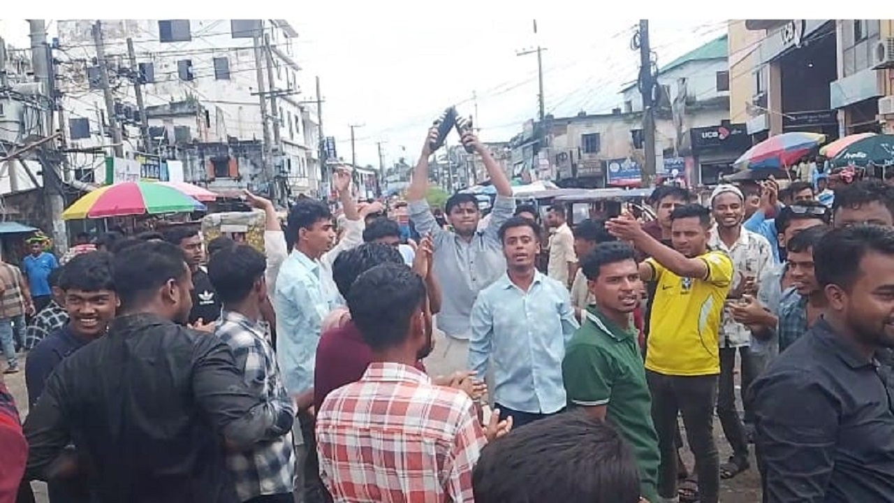 দিরাইয়ে ইউএনওর অপসারণের দাবিতে ছাত্রদলের বিক্ষোভ