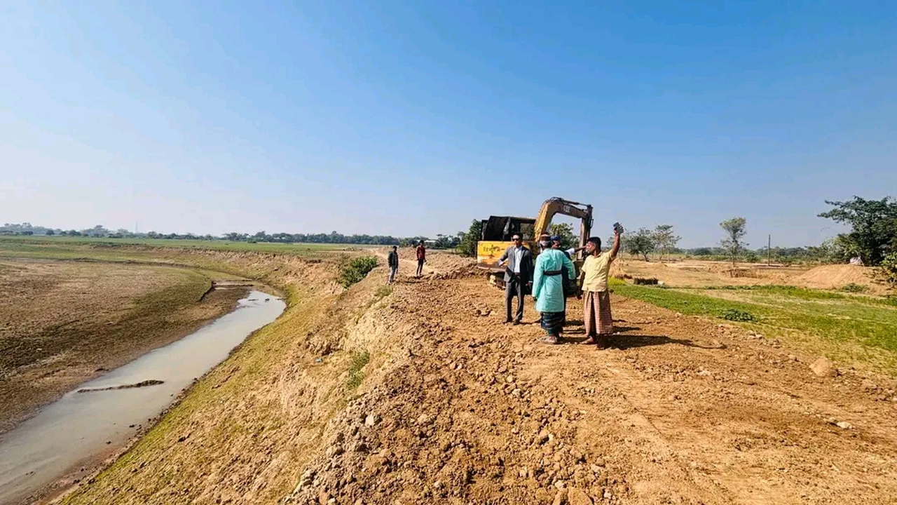 ফসল রক্ষা বাঁধ নির্মাণ কাজ