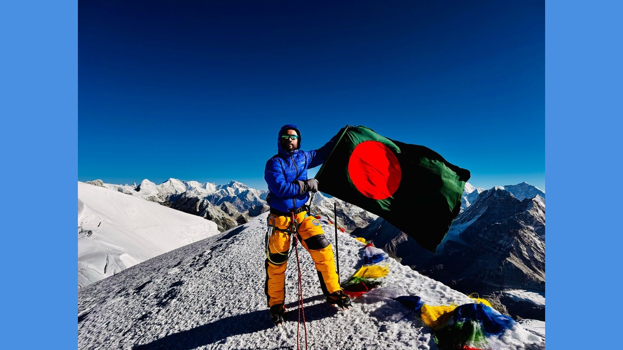 হিমালয়ের উচ্চতম ট্রেকিং পর্বত ‘মেরা পিক’-এ আবু রায়হান দোলন