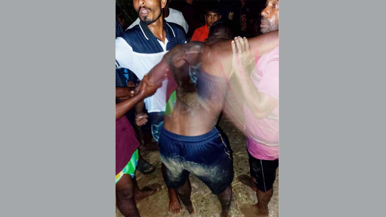 বেধড়ক মারধর বিএসএফের