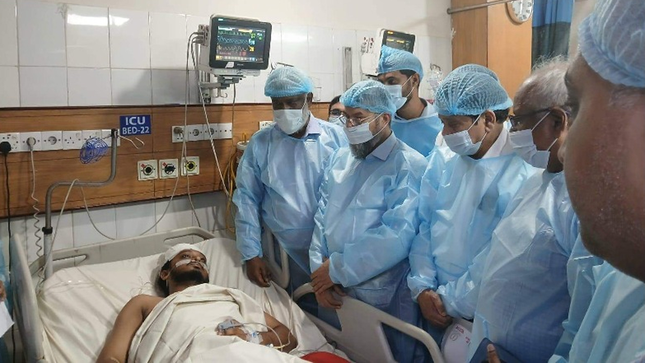 ডা: নাসিরকে দেখতে হাসপাতালে ড্যাব নেতারা