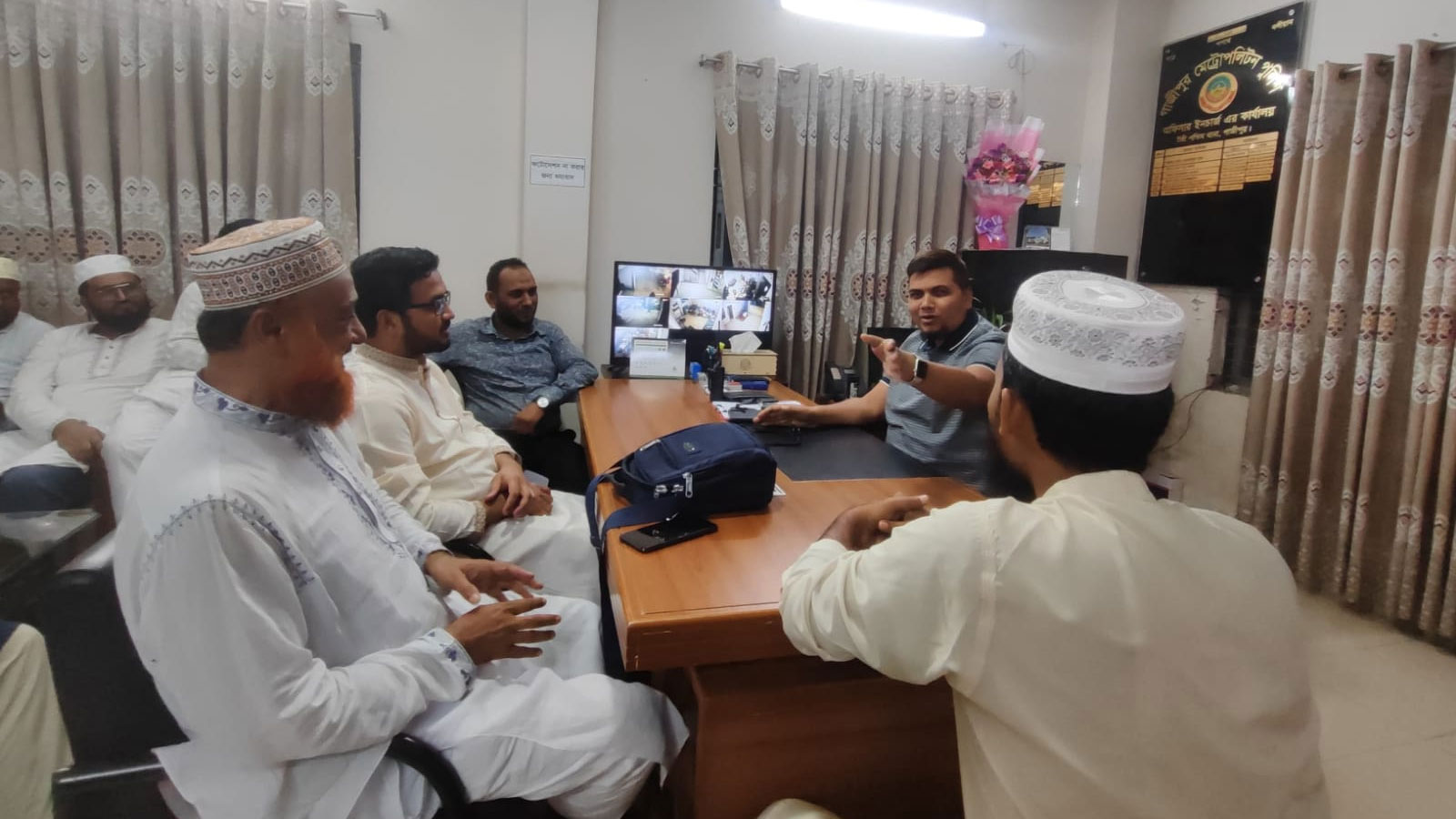 টঙ্গীতে ওসির সাথে জামায়াত প্রার্থী হাফিজুর রহমানের নিরাপত্তা বিষয়ক আলোচনা অনুষ্ঠিত