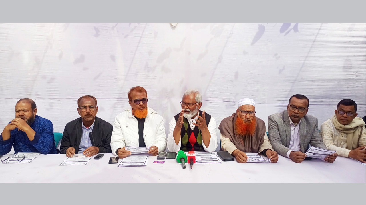 সংবাদ সম্মেলনে ডা: জীবন