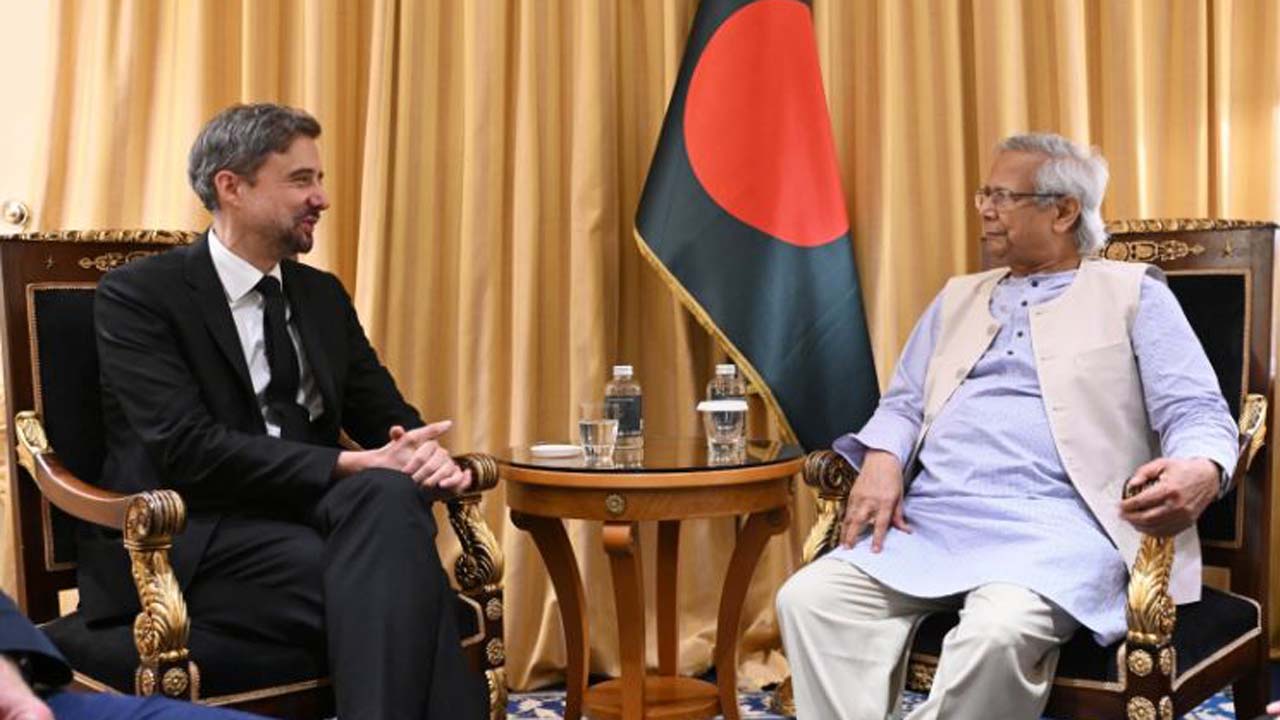 বৈঠক করছেন প্রধান উপদেষ্টা অধ্যাপক ড. মুহাম্মদ ইউনূস ও আইএফএডি প্রেসিডেন্ট আলভারো লারিও