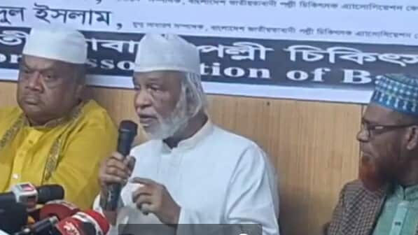 কথা বলছেন ড. আব্দুল মঈন খান