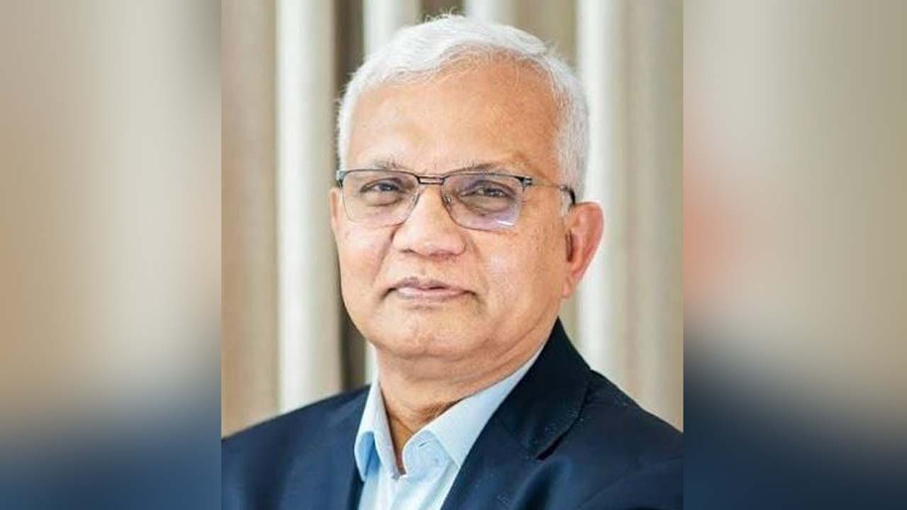 সমাজকল্যাণ এবং মহিলা ও শিশুবিষয়ক মন্ত্রী ডা: এ জেড এম জাহিদ হোসেন