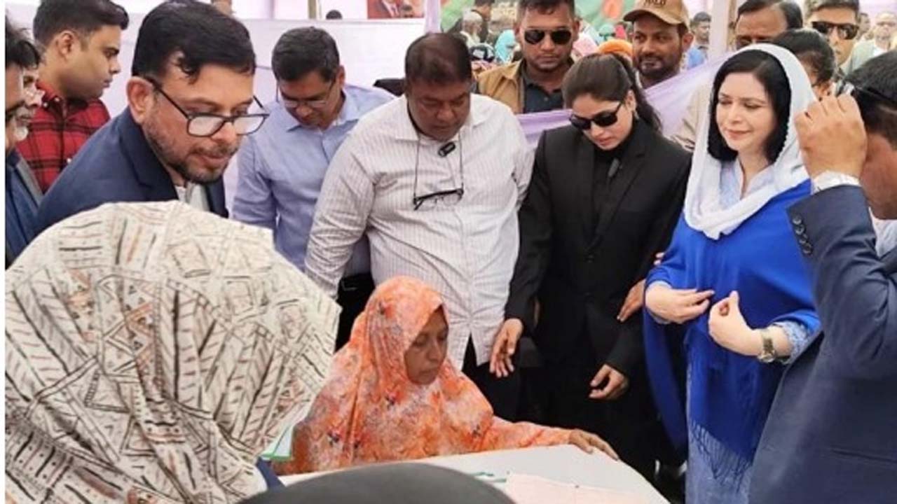 ড্যাবের ফ্রি মেডিক্যাল ক্যাম্প পরিদর্শন করেন ডা: জুবাইদা রহমান