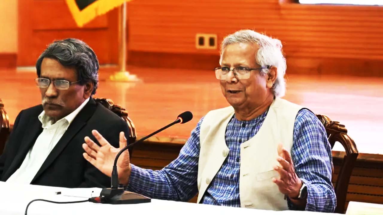ঐকমত্য কমিশনের বৈঠকে বক্তব্য রাখছেন প্রধান উপদেষ্টা অধ্যাপক মুহাম্মদ ইউনূস