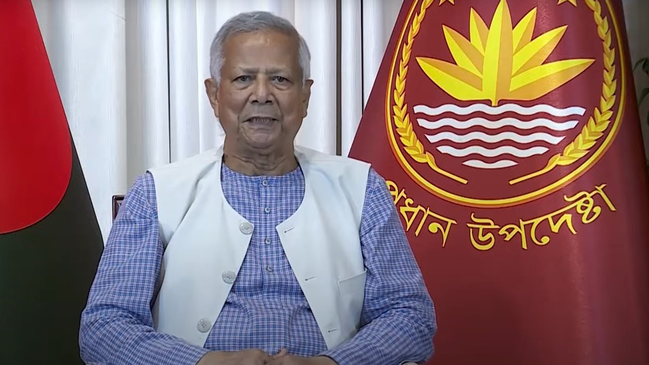 জাতির উদ্দেশ্যে ভাষণ দিচ্ছেন প্রধান উপদেষ্টা