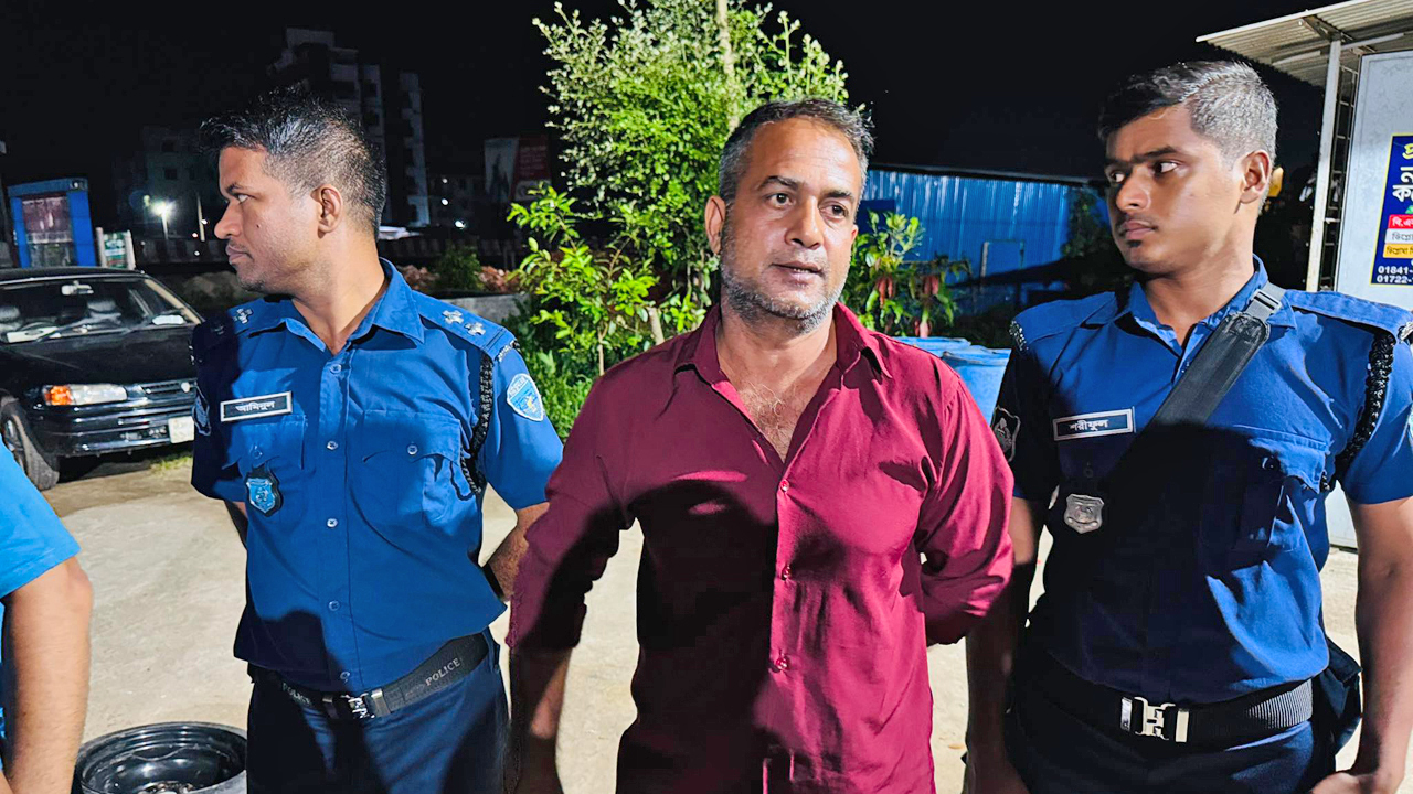 আটক মাদককারবারি বাবু মোল্লা