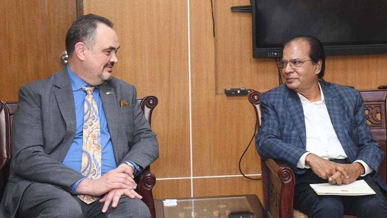 ত্রাণমন্ত্রী আসাদুল হাবিব দুলুর সাথে সৌজন্য সাক্ষাৎ করেছেন ঢাকায় নিযুক্ত মার্কিন রাষ্ট্রদূত ব্রেন্ট টি ক্রিস্টেনসেন