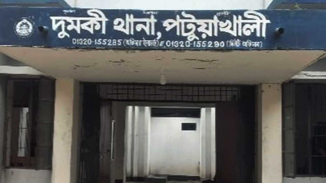 দুমকির নদীর তীর থেকে অজ্ঞাত ব্যক্তির লাশ উদ্ধার