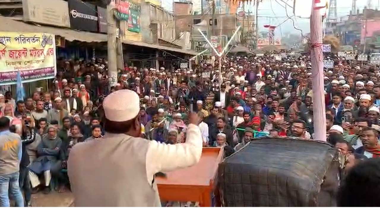 ডুমুরিয়ার চুকনগর বাজারে নির্বাচনী সমাবেশে বক্তব্য দেন দেন খুলনা-৫ আসনের এমপি প্রার্থী মিয়া গোলাম পরওয়ার