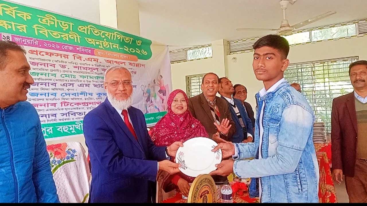 ডুমুরিয়ার রঘুনাথপুর মাধ্যমিক বিদ্যালয়ে বার্ষিক ক্রীড়া প্রতিযোগিতার পুরস্কার বিতরণী অনুষ্ঠানে মাউশি মহাপরিচালক