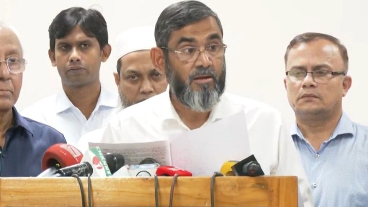 গণমাধ্যমের সাথে কথা বলেন নির্বাচন কমিশনার ব্রিগেডিয়ার জেনারেল (অব.) আবুল ফজল মো: সানাউল্লাহ