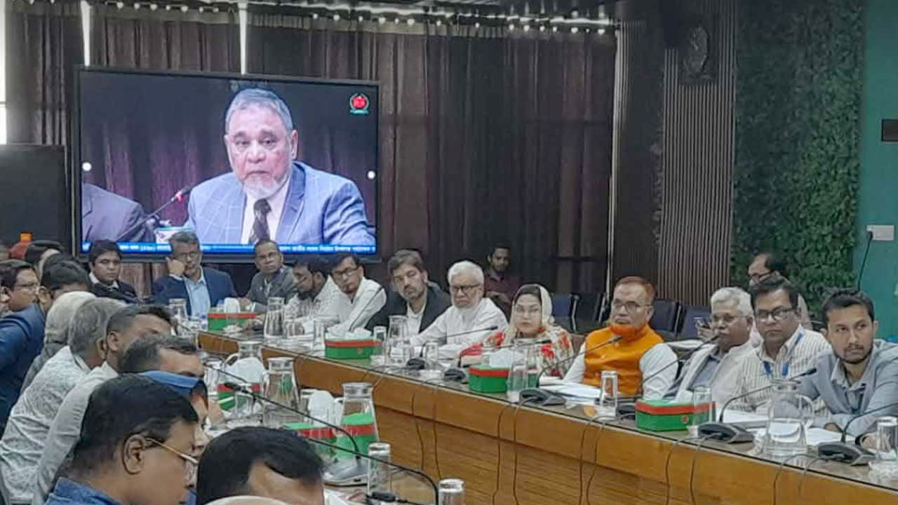 আজ সকাল সাড়ে ১০টায় নির্বাচন ভবনে এই সংলাপ শুরু হয়েছে