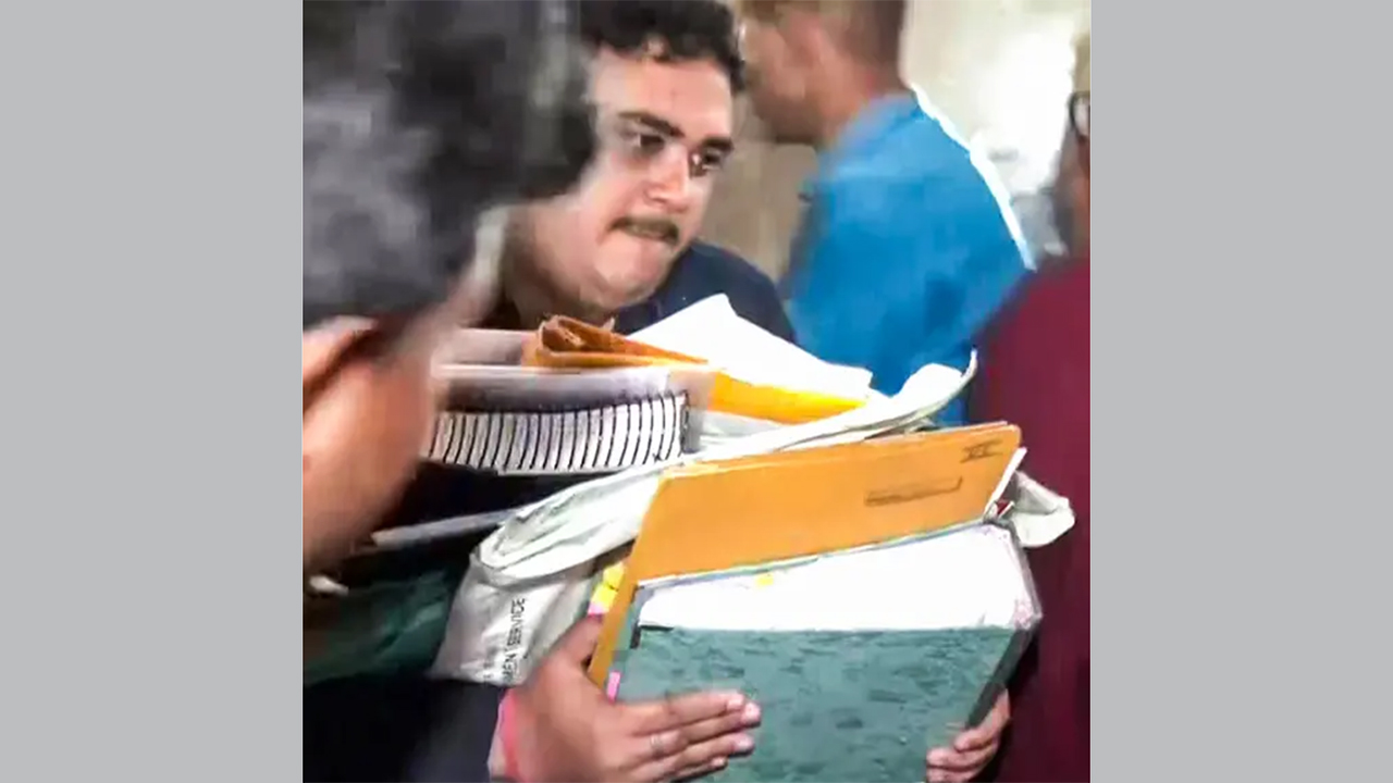 জানুয়ারি মাসে কলকাতায় তৃণমূল কংগ্রেসের রাজনৈতিক পরামর্শদাতা সংস্থা আইপ্যাকের দফতরে তল্লাশি চালায় ইডির কর্মকর্তারা