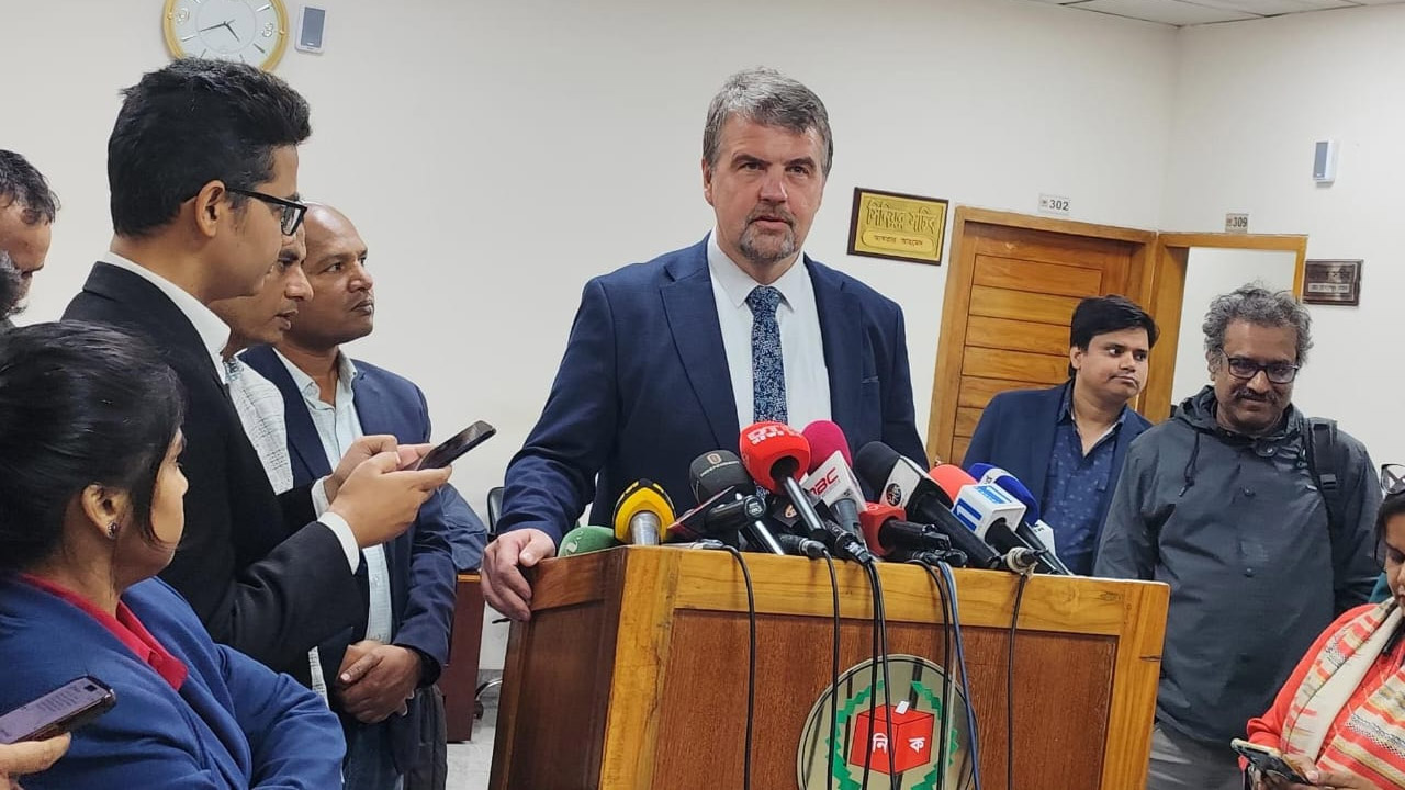 ইইউ নির্বাচনী পর্যবেক্ষণ মিশনের প্রধান ড. ইভার্স ইয়াবস