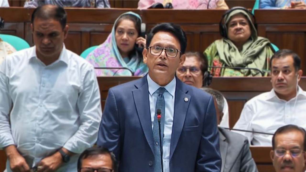 জাতীয় সংসদে কথা বলছেন শিক্ষামন্ত্রী আ ন ম এহছানুল হক