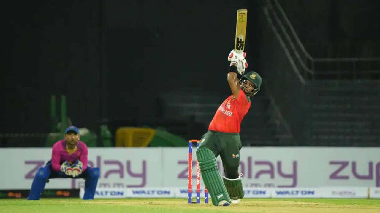 পারভেজ ইমনের অধারাবাহিক পারফরম্যান্স নিয়ে সমালোচনা করেছেন মিসবাহ উল হক