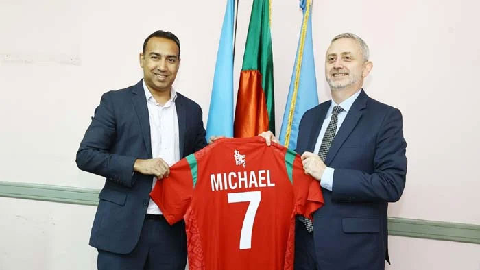 এ সময় বন্ধুত্ব ও অংশীদারিত্বের নিদর্শন হিসেবে বাফুফের পক্ষ থেকে মাইকেল মিলারকে বাংলাদেশ নারী জাতীয় ফুটবল দলের একটি জার্সি এবং ফেডারেশনের ক্রেস্ট উপহার দেয়া হয়