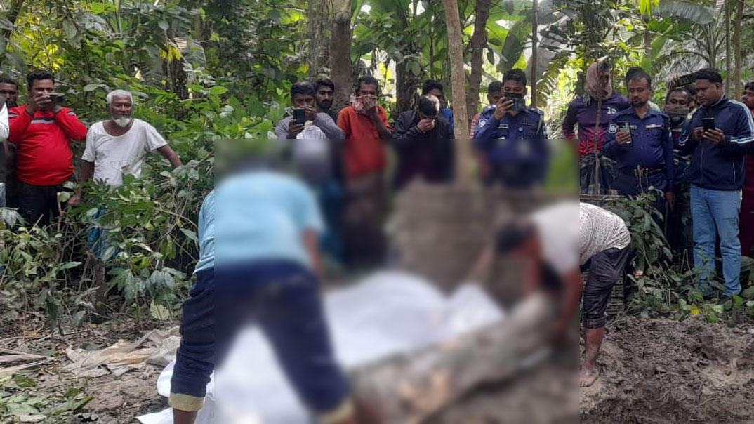আড়াই মাস পর কবর থেকে বৃদ্ধের লাশ উত্তোলন করা হচ্ছে