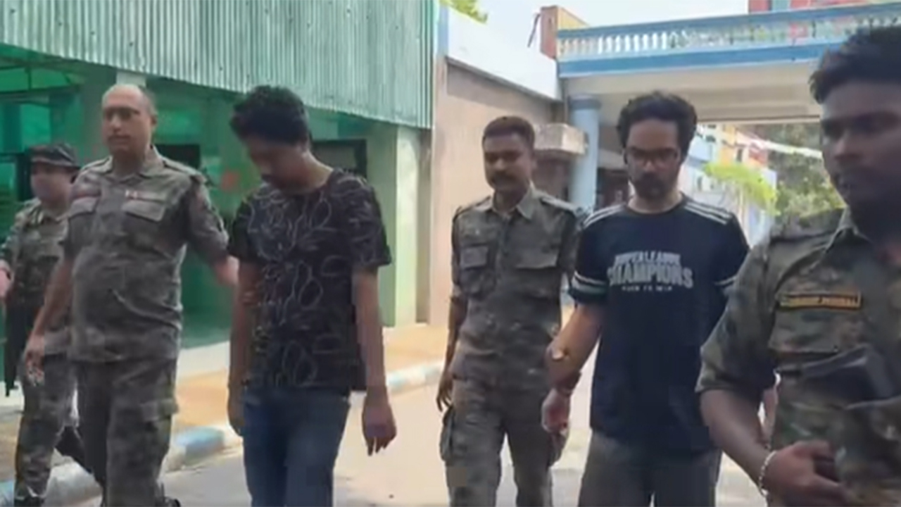 ফয়সাল ও আলমগীরকে কলকাতার একটি আদালতে তোলা হয়