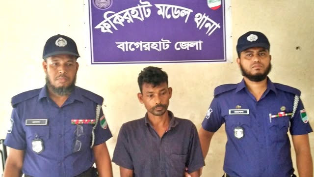 গ্রেফতার মোজাহিদ শেখ