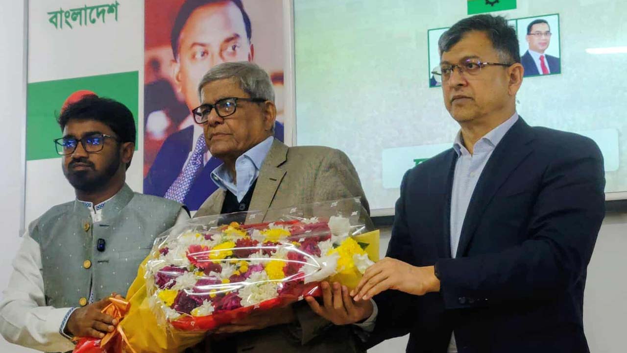 আনুষ্ঠানিকভাবে বিএনপিতে যোগ দিলেন রাশেদ খান