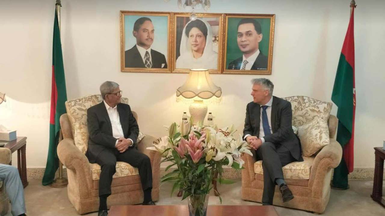 নেদারল্যান্ডসের নতুন রাষ্ট্রদূত বোরিস ভ্যান বোমেলের সাথে বিএনপি মহাসচিব মির্জা ফখরুল ইসলাম আলমগীরের বৈঠক