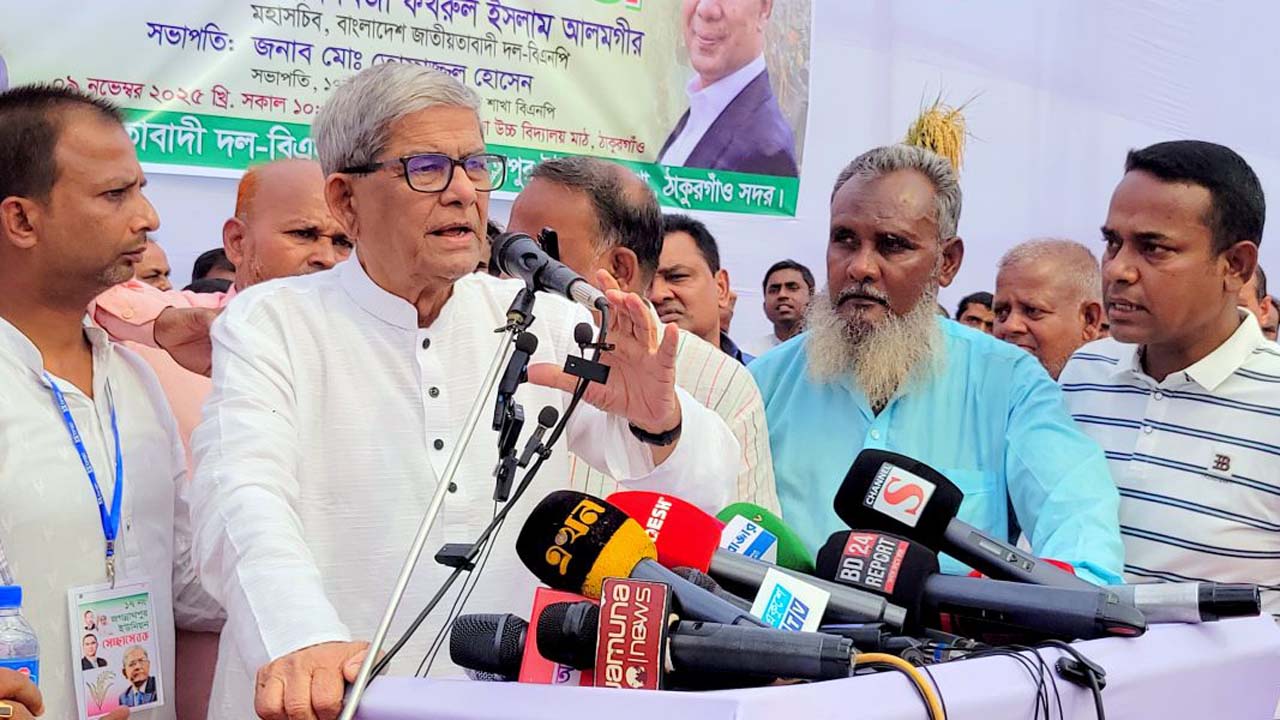 বক্তব্য রাখছেন বিএনপি মহাসচিব মির্জা ফখরুল ইসলাম আলমগীর