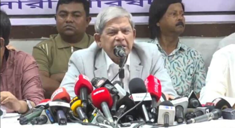 আলোচনা সভায় বিএনপি মহাসচিব মির্জা ফখরুল ইসলাম আলমগীর