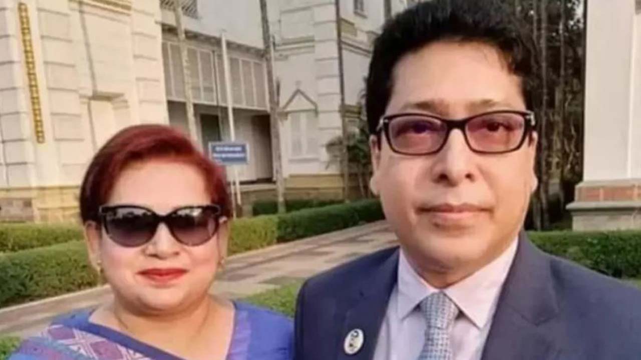 সাবেক মন্ত্রী ফরহাদ হোসেন ও তার স্ত্রী মোনালিসা ইসলাম