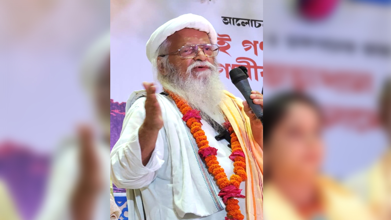 বক্তব্য দিচ্ছেন কবি ও রাষ্ট্র চিন্তক ফরহাদ মজহার