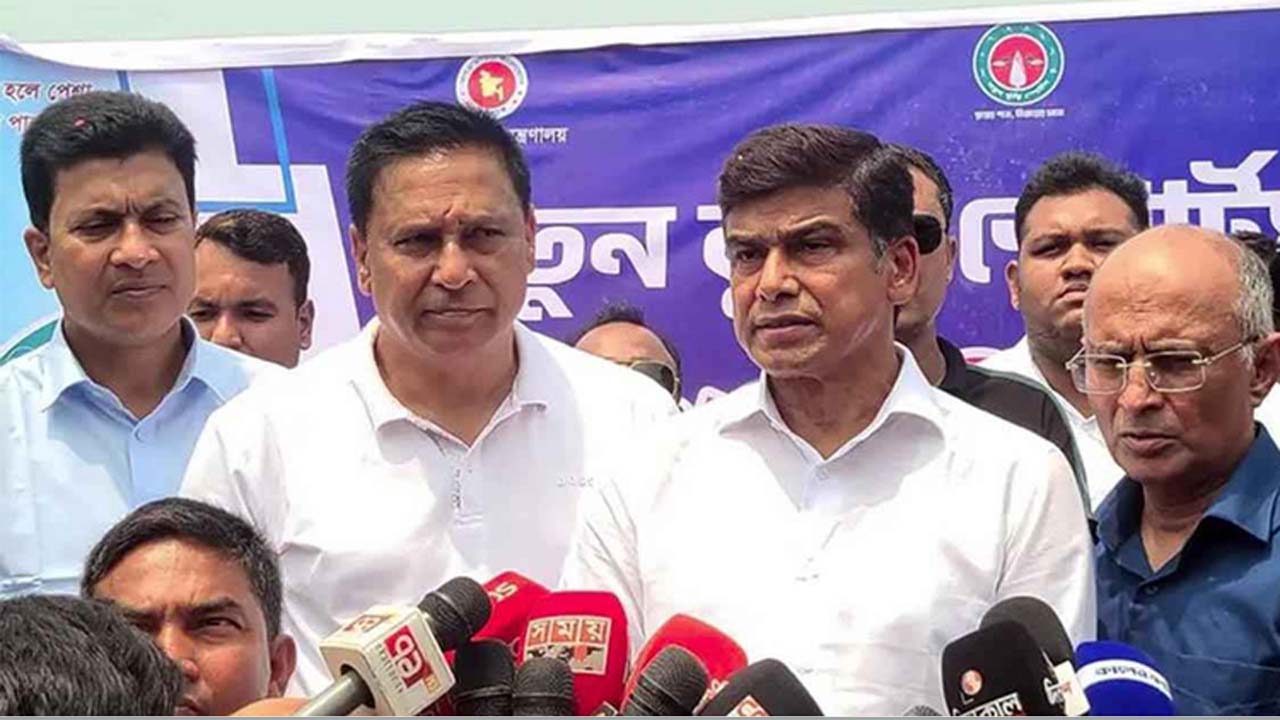 ‘নতুন কুঁড়ি’ স্পোর্টস-২০২৬-এর আঞ্চলিক পর্যায়ের উদ্বোধনী অনুষ্ঠান শেষে পানিসম্পদ প্রতিমন্ত্রী ফরহাদ হোসেন আজাদ