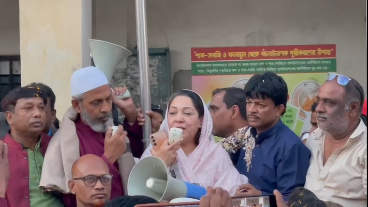 ফরিদপুর শহরের ময়েজউদ্দিন উচ্চ বিদ্যালয় মাঠে বিএনপির কর্মী-সমর্থকরা শুভেচ্ছা জানান নবনির্বাচিত সংসদ সদস্য নায়াব ইউসুফকে