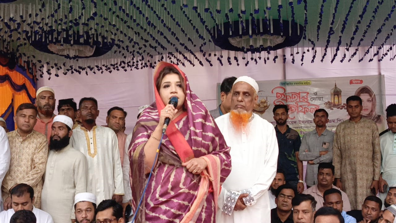 বক্তব্য রাখছেন পররাষ্ট্র প্রতিমন্ত্রী শামা ওবায়েদ