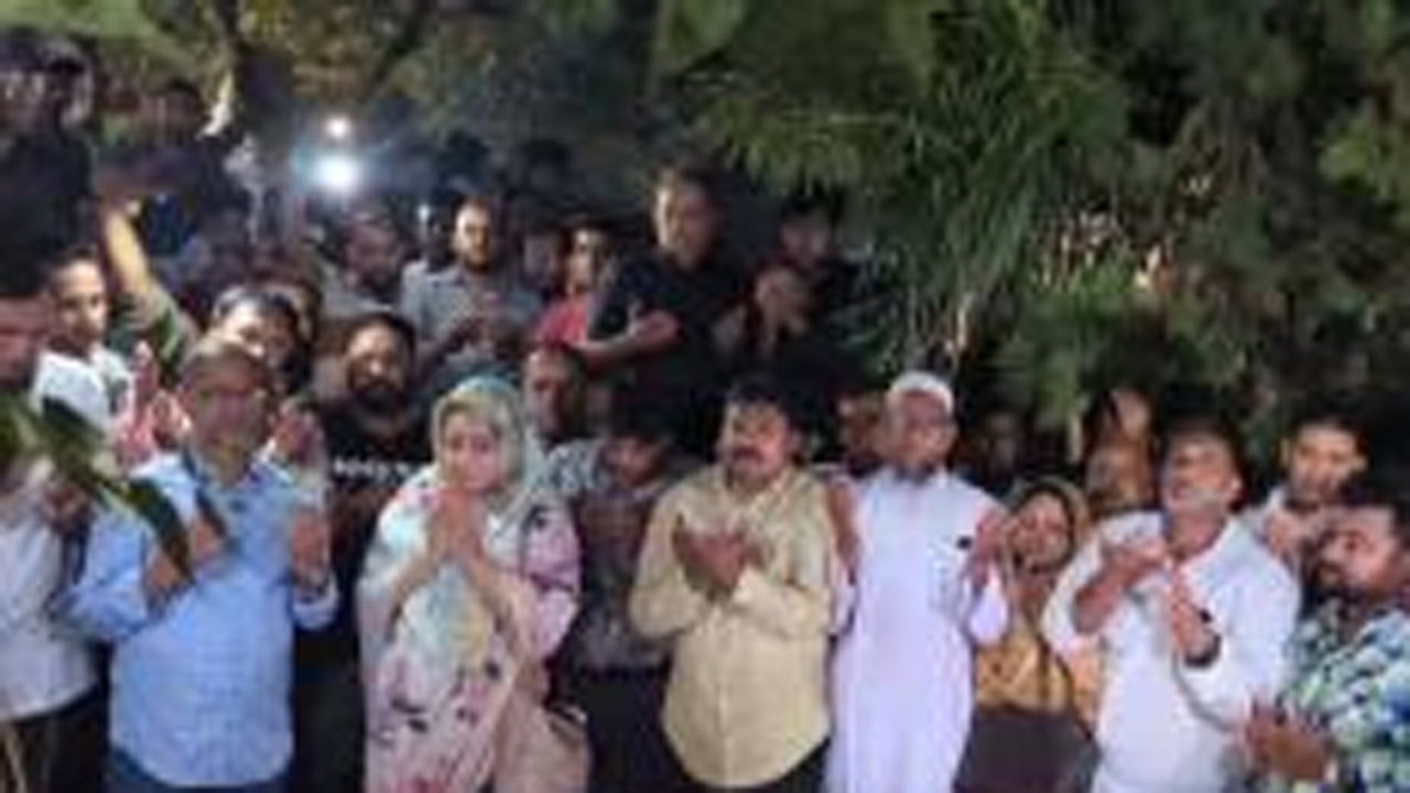 ‎ময়েজমঞ্জিলের প্রথম নারী প্রার্থী।