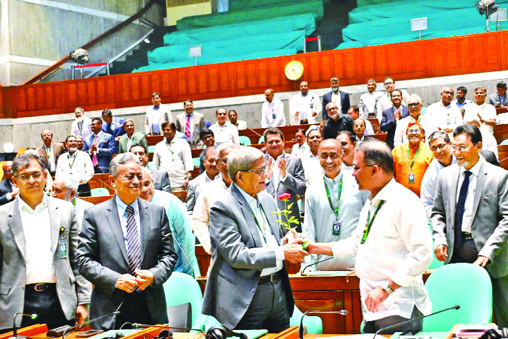 মির্জা ফখরুল ইসলাম আলমগীর রাষ্ট্রপতি নির্বাচিত হওয়ায় প্রধানমন্ত্রী তারেক রহমান জাতীয় সংসদে তাকে ফুল দিয়ে অভিনন্দন জানান  : পিআইডি