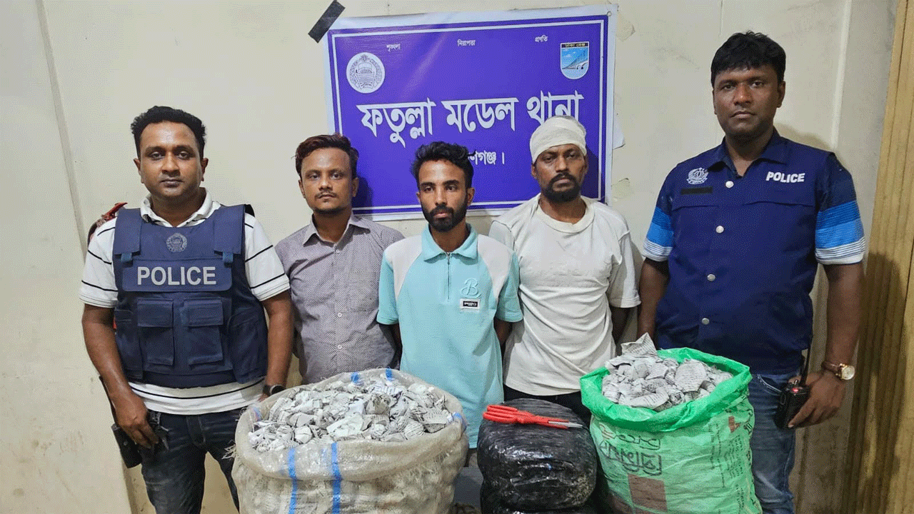 গ্রেফতার মাদককারবারিরা
