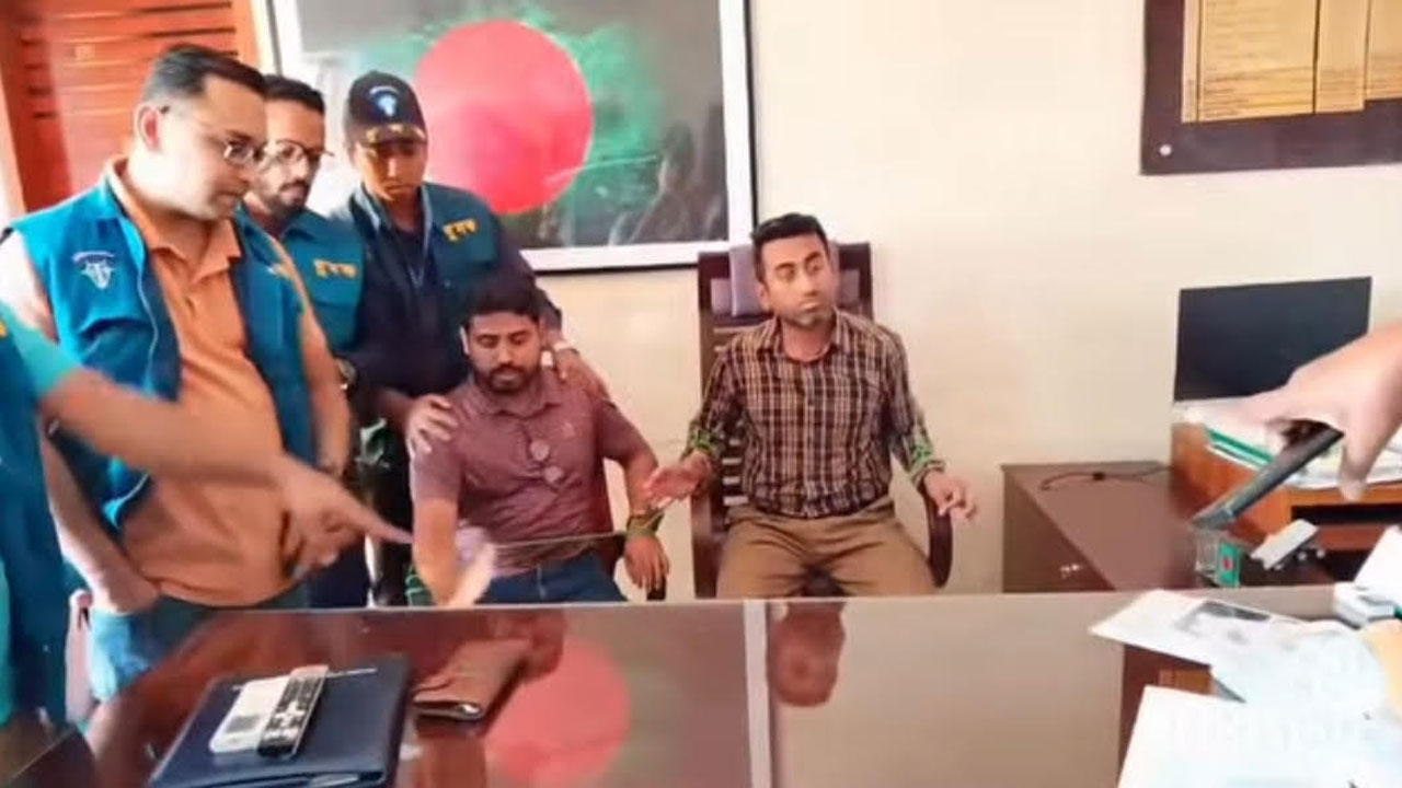 উপজেলা প্রকল্প কর্মকর্তার কক্ষে দুদকের অভিযান