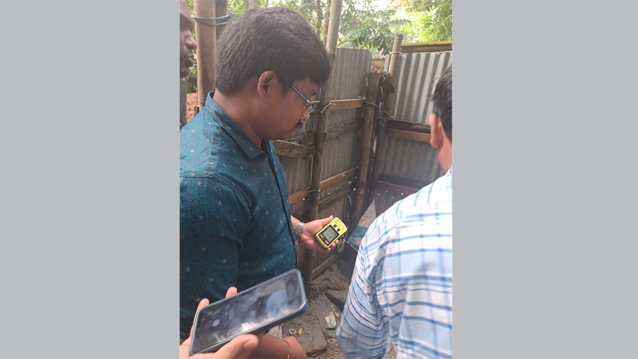 ঘটনাস্থলে বাপেক্স টিম