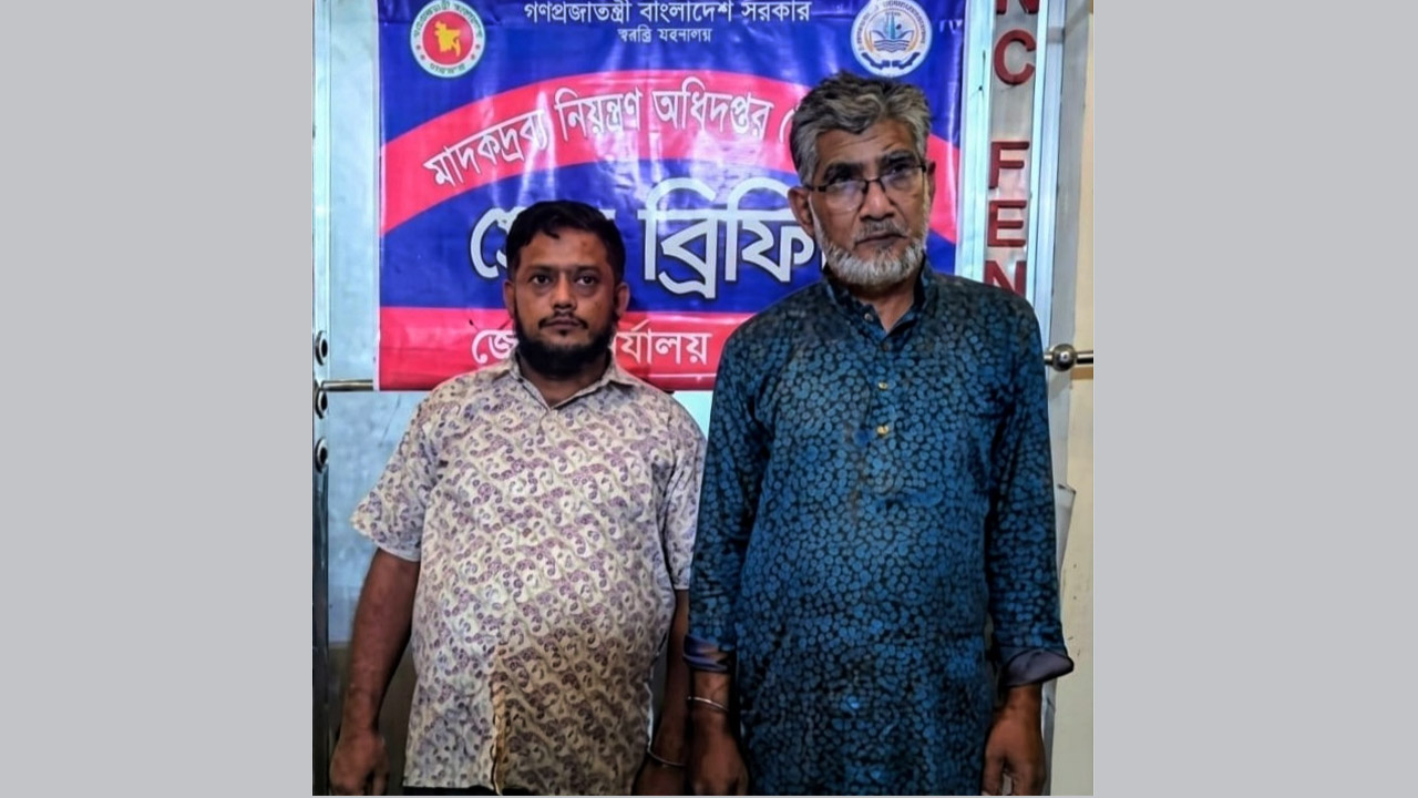গ্রেফতার মো: মামুন (৬১) ও মো: আবুল হোসেন (৪৬)