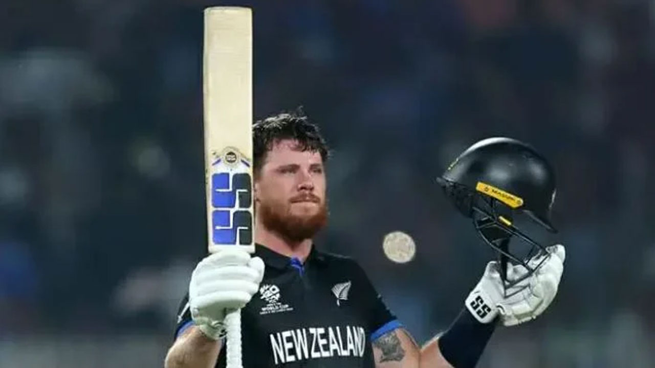 সেঞ্চুরি ও জয়ের পর তা উদযাপন করছেন ফিন অ্যালেন