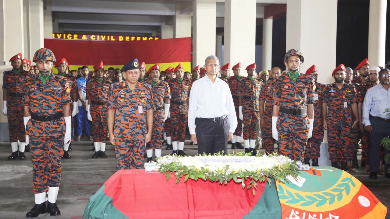 ফায়ার সার্ভিস ও সিভিল ডিফেন্স অধিদফতর প্রাঙ্গণে জানাজা অনুষ্ঠিত