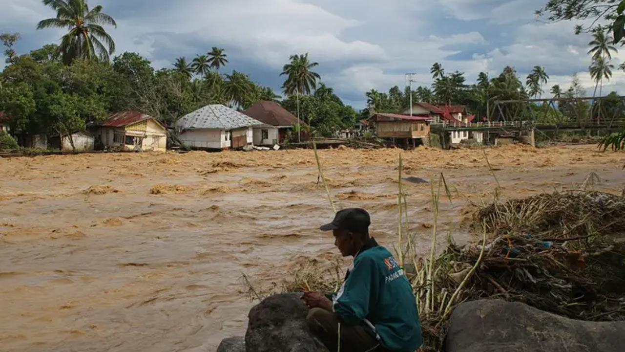 ইন্দোনেশিয়ায় বন্যায় অন্তত ৫০০ জনের মৃত্যুর খবর পাওয়া গেছে